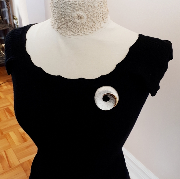 Vintage 2 Tone Mid Century Pin Brooch. - Picture 5 of 10